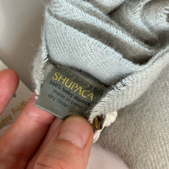 NWT Shupaca 100% Baby Alpaca Scarf in Light Gray - Picture 6 of 6